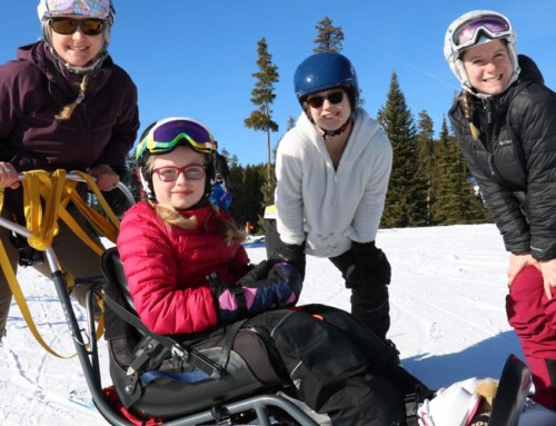Comment les enfants avec un handicap physique ou une déficience intellectuelle bénéficient-ils des sports d’hiver